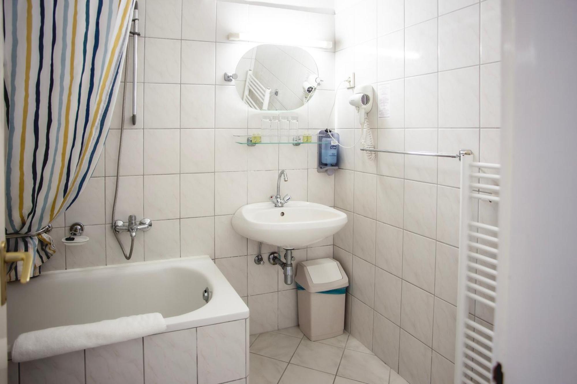 Hotel Kapos Капошвар Екстер'єр фото