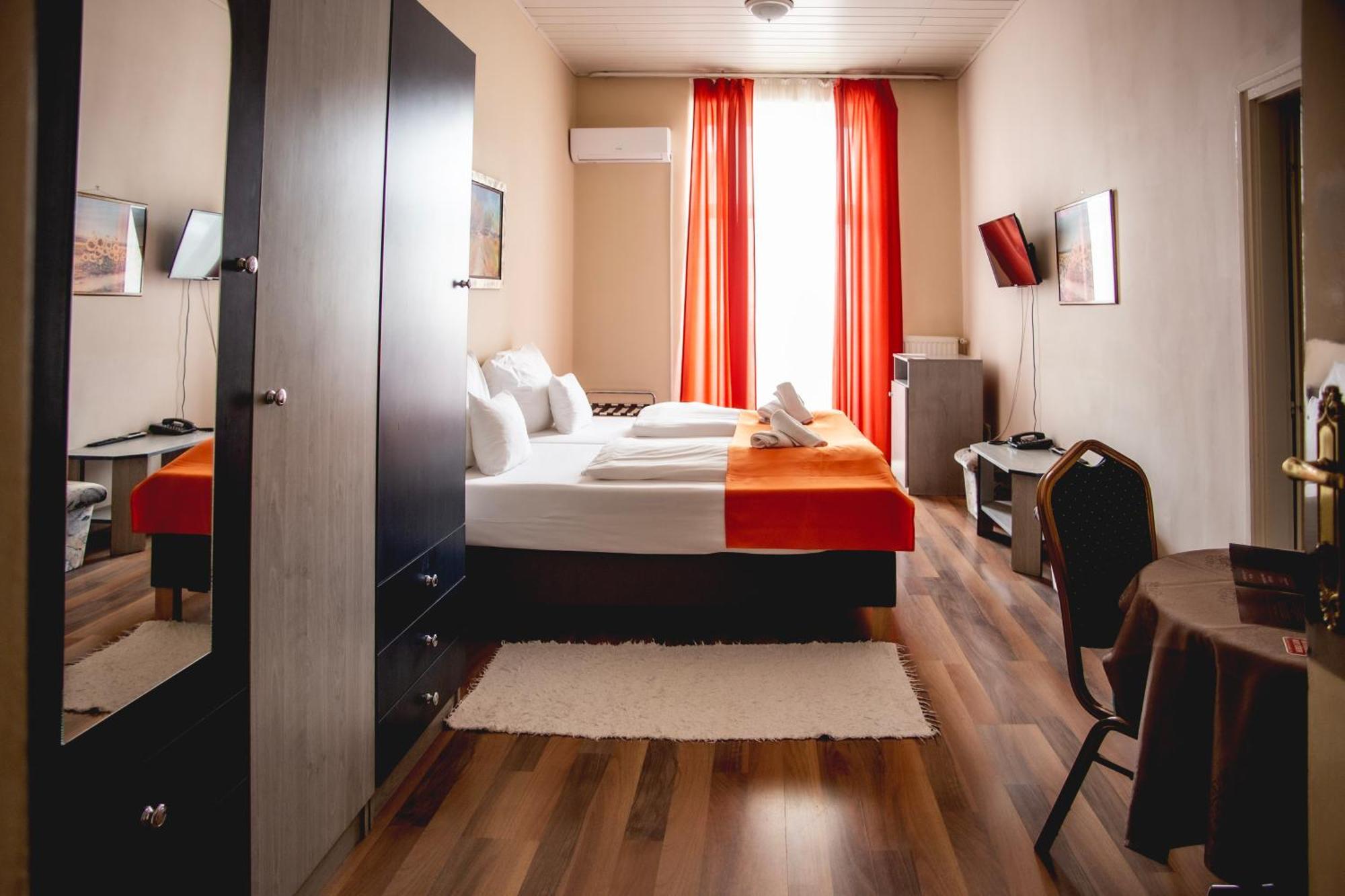 Hotel Kapos Капошвар Екстер'єр фото