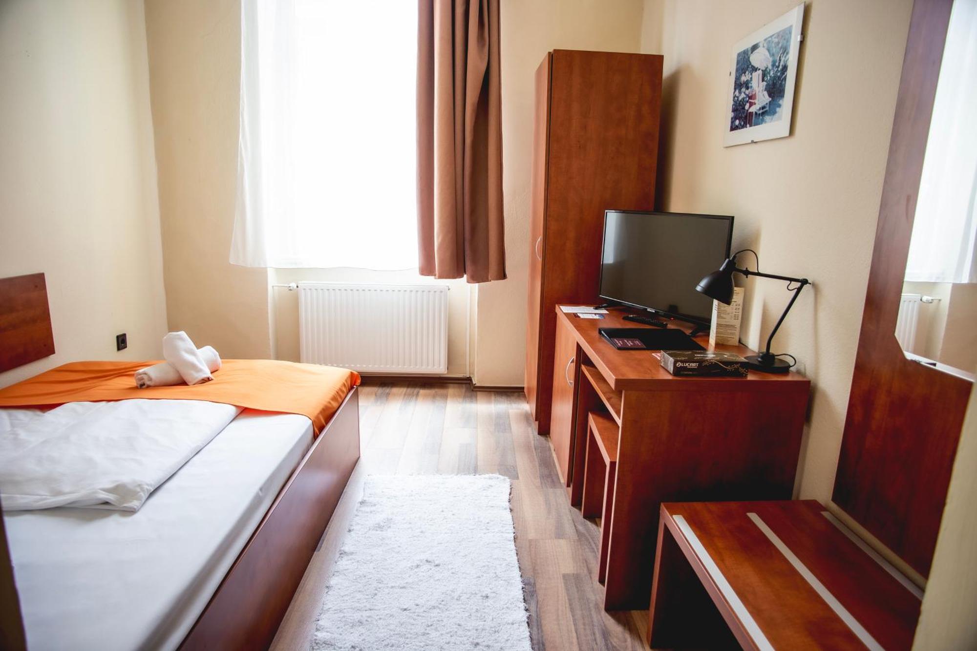Hotel Kapos Капошвар Екстер'єр фото
